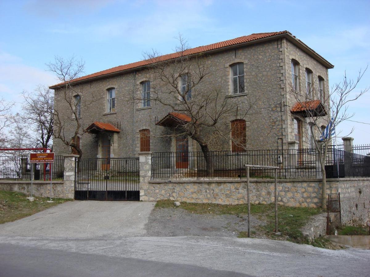 Hotel Ξενωνασ Σελινουντα Kosmás Exterior foto